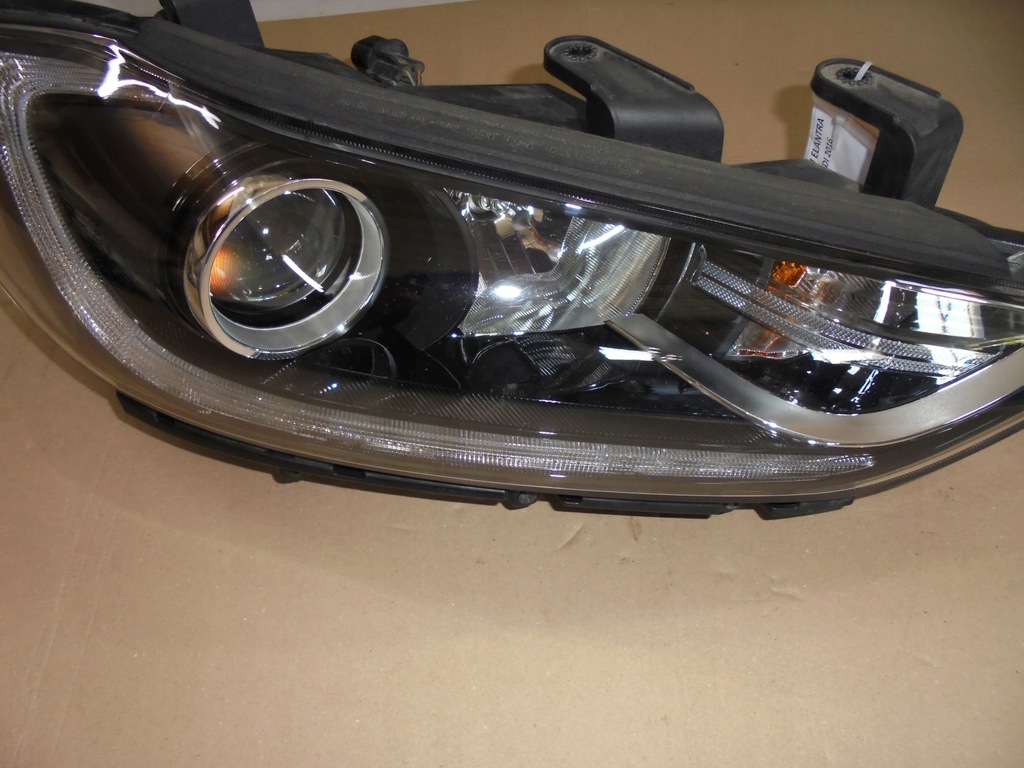 LAMPA FATA DREAPTA LED HYUNDAI ELANTRA VI 2016 Product image