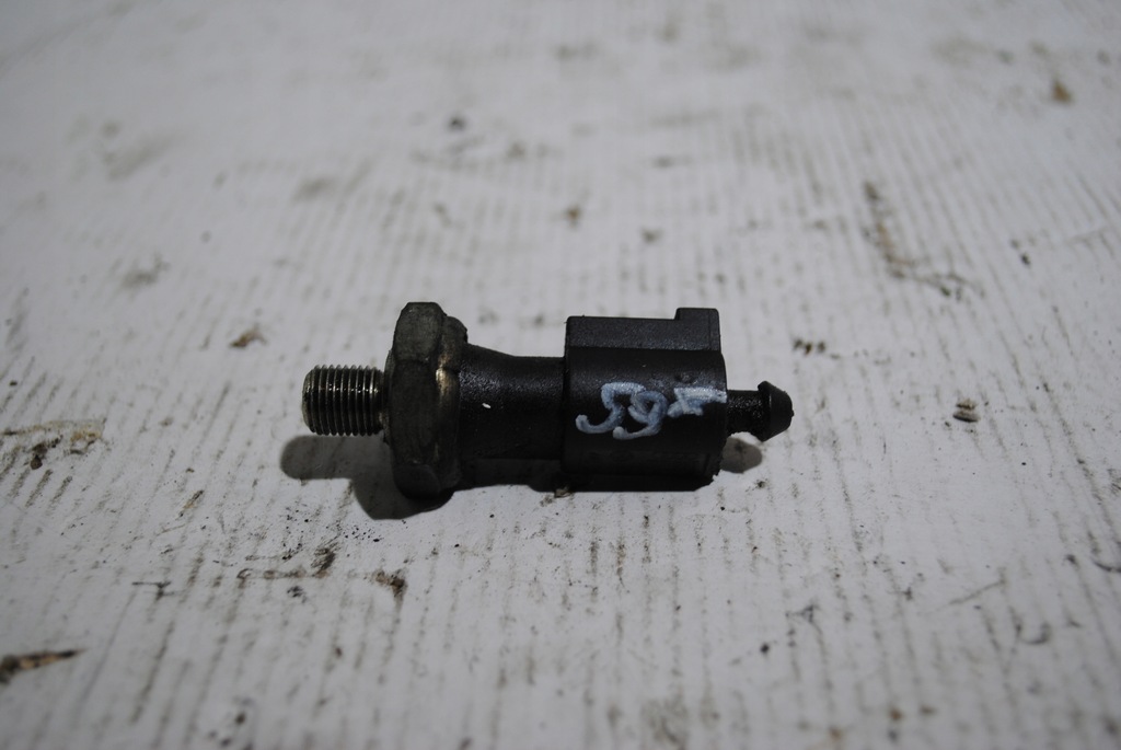 SENSOR PRESIUNE ULEI A3 8P 1.6 FSI 1J0973701 Product image