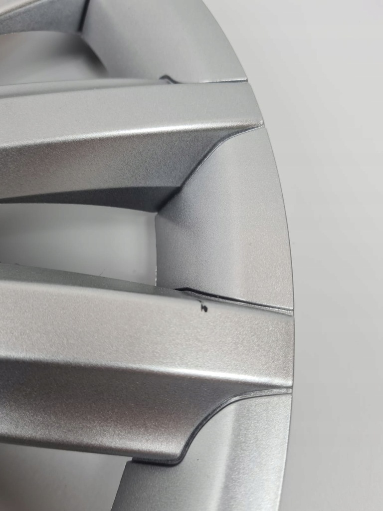 16 -Inch Hub -uri auto în set de 4 piese Product image