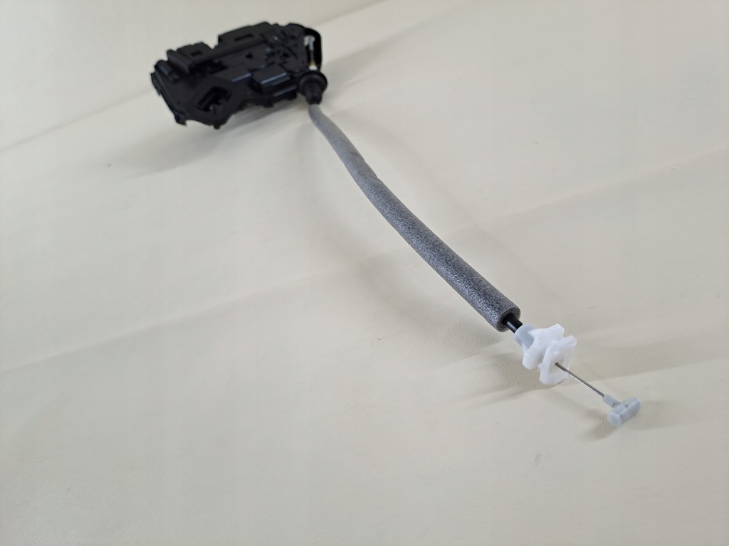 BLOCARE UȘI DREAPTA FAȚĂ, ȘURUBURI FAȚĂ DREAPTA, SKODA SUPERB 3 III 19 Product image