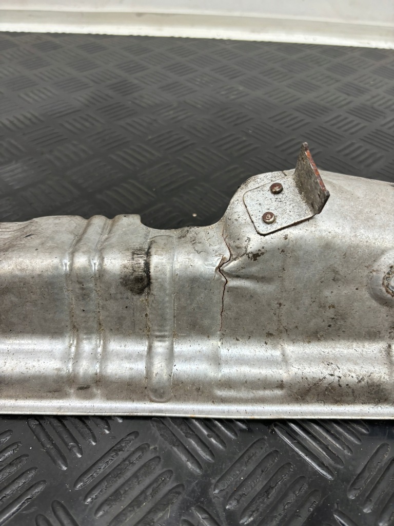BMW F30 F32 F36 F10 F01 N57 3.0D CAPAC CĂLDURĂ COLECTOR 8511809 Product image