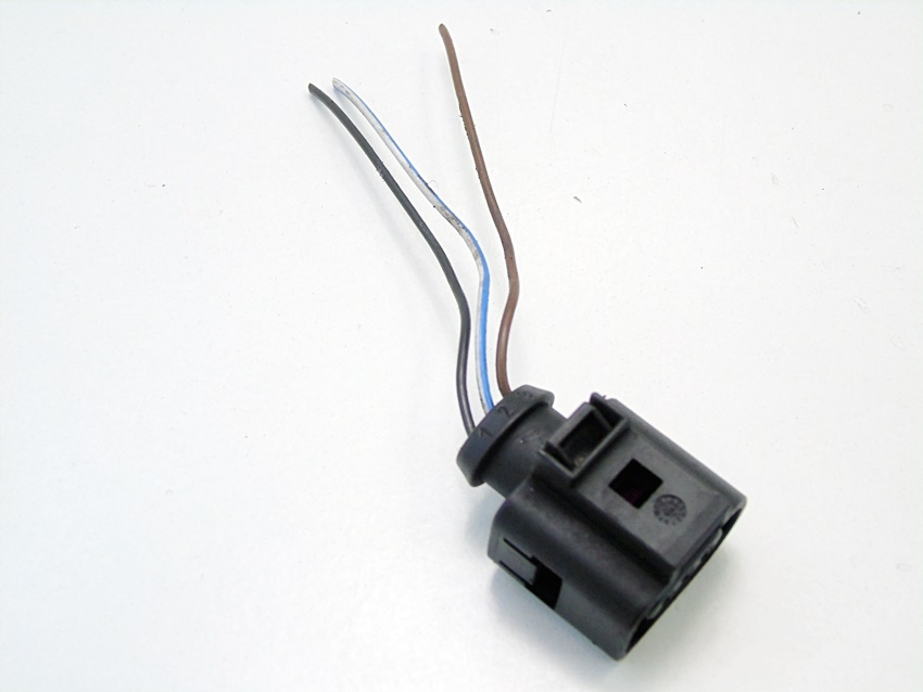 PLUG CUBE 1.2 6V 12V 1.4 1.6 FABIA I POLO N9 FOX LUPO AROSA GOLF LEON Product image