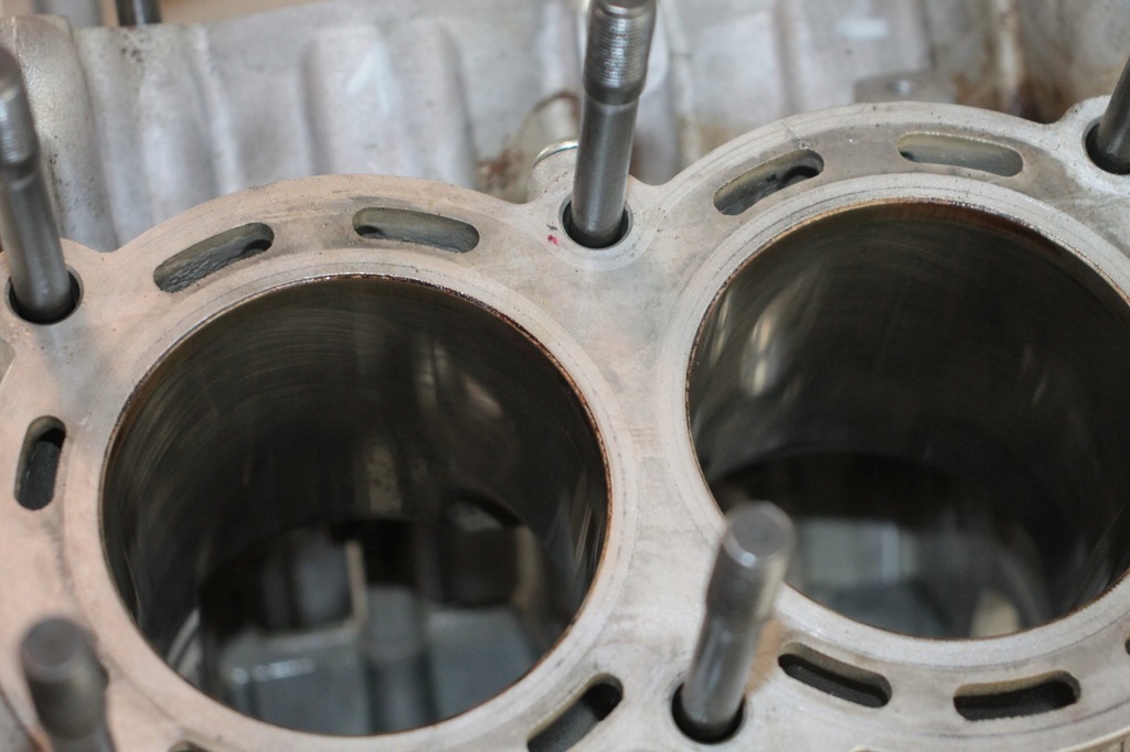 APRILIA RSV4 1000 CILINDRI PISTONI MOTOR BLOC CRANKER BLOC Product image