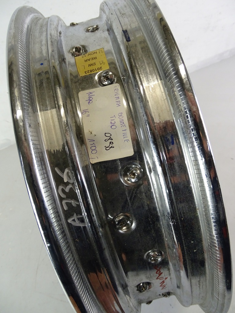 A736 Triumph Bonneville T120 Jantă spate 16'' Product image