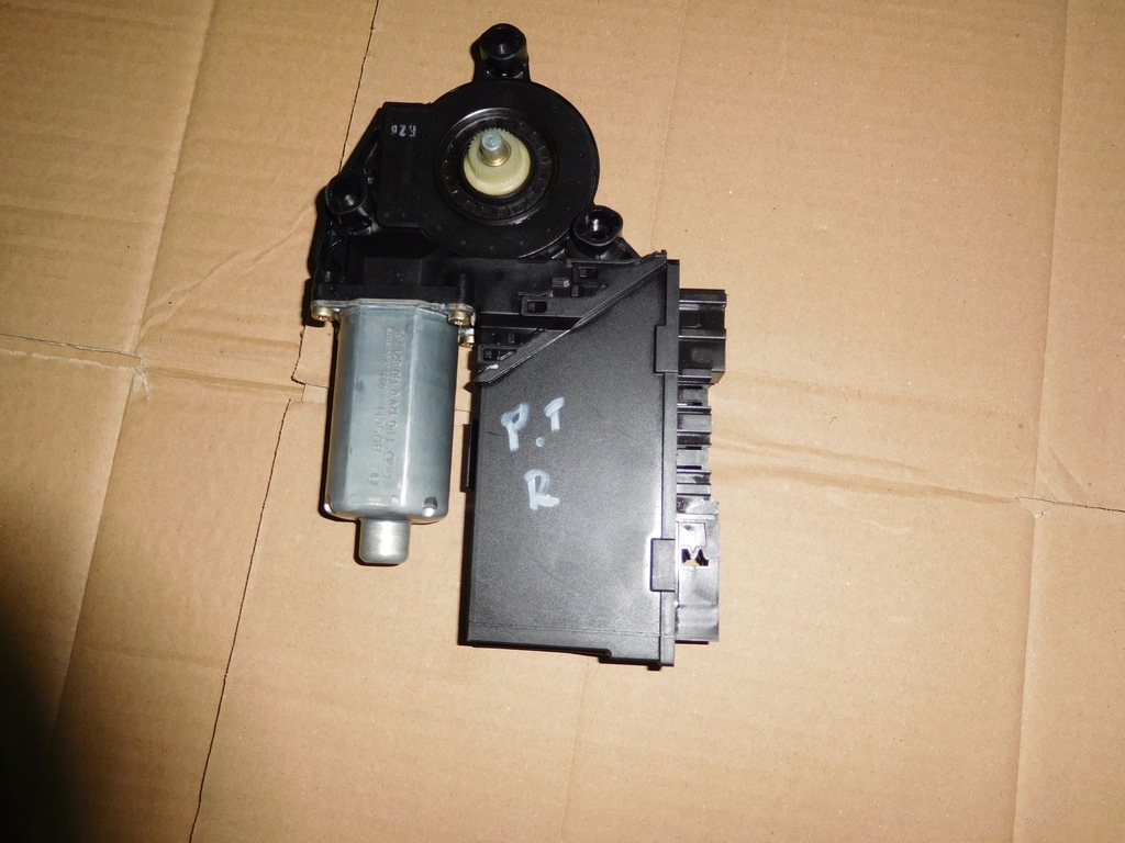 VW Touareg 2004, motor lunetă dreapta 7L0959794 Product image