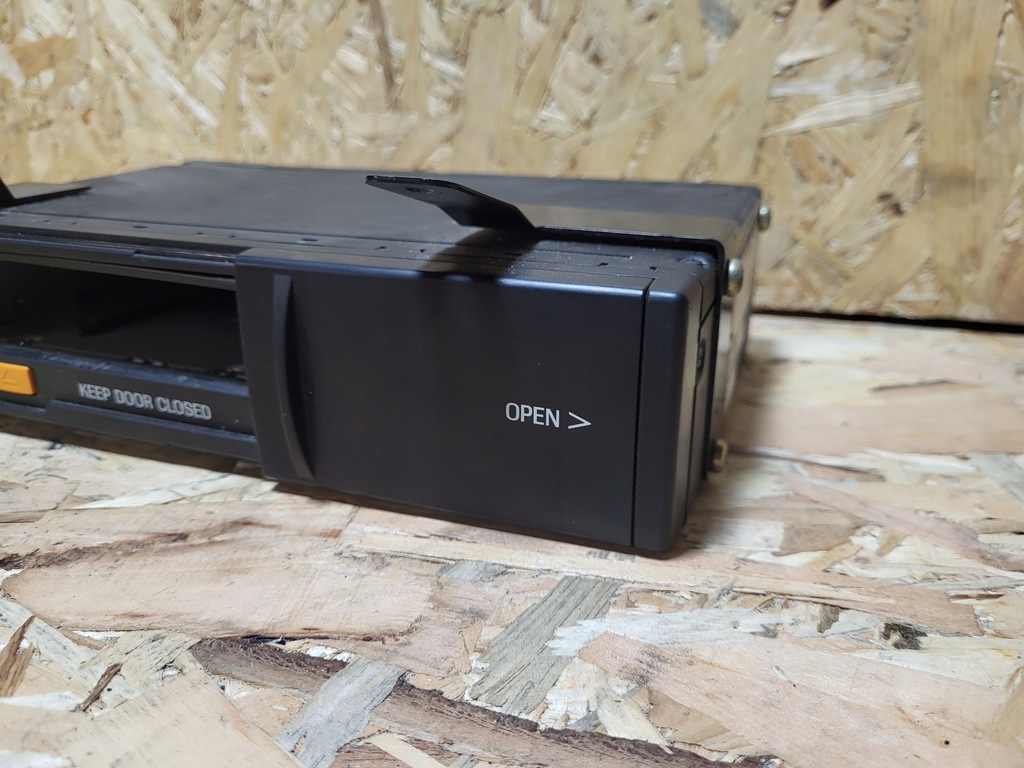 Ford Galaxy CD Changer pentru 6 CD 95VW18C849BA Product image