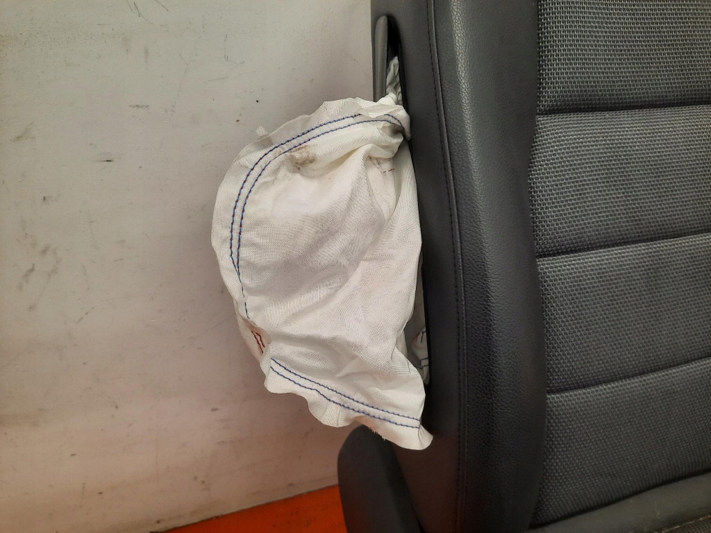 Mercedes Clasa C în 204 07-14 Scaunul pasagerului în față 20420810 Product image