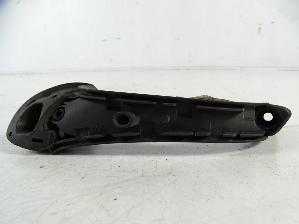 Mercedes Clasa C W203 MÂNER TAPIERIU PORTI, FATA DREAPTA A2038101651 Product image