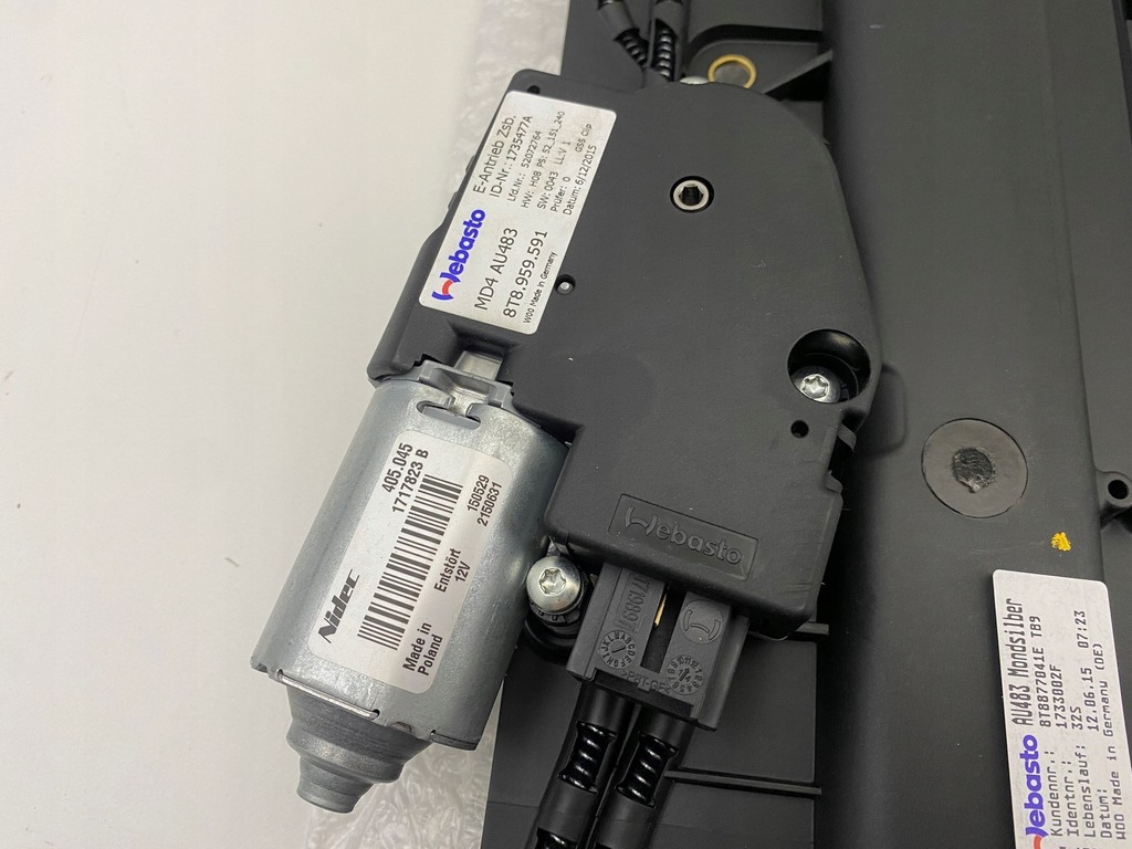 AUDI A5 8T MOTOR ROLABIL TRAPA 8T8877041E Product image