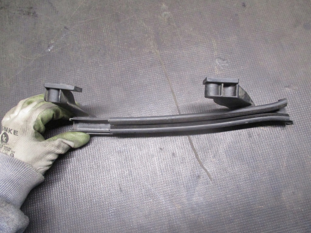 Ghidul ferestrei Stânga Citroen C5 III X7 08-17R 965728680 Product image