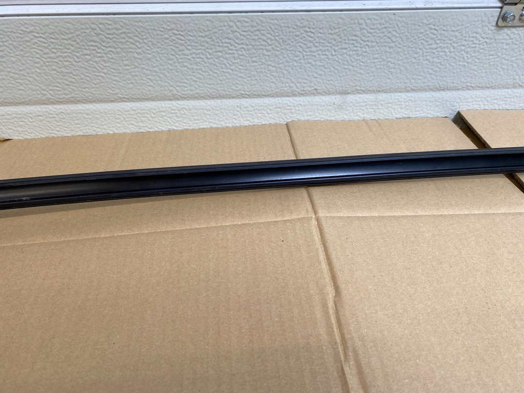 BMW E39 COMBI BANDA ACOPUS, DREAPTA, NEGRA Product image