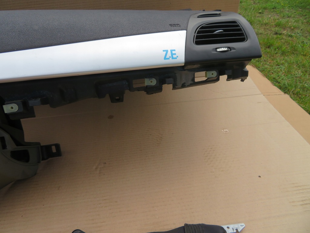 CONSOLA PERNE SCAUNE RENAULT FLUENCE Z.E. 985250008R Product image