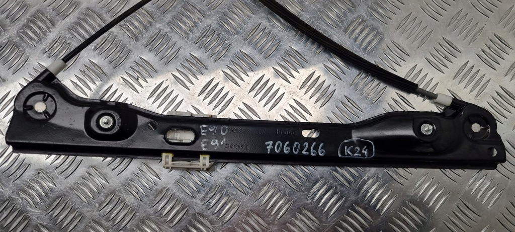 BMW E90 E91 MECANISM RIDICAT GEAM FATA DREAPTA 7060266 Product image