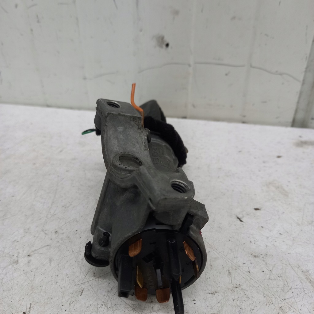 COMUTATOR DE Aprindere CU CHEIE VOLKSWAGEN NEW BEETLE 4B0905851C Product image