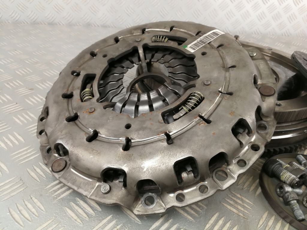 7614326 7614327 placa de presiune ambreiaj volanta dubla masa BMW F20 F21 F22 1.5 T Product image