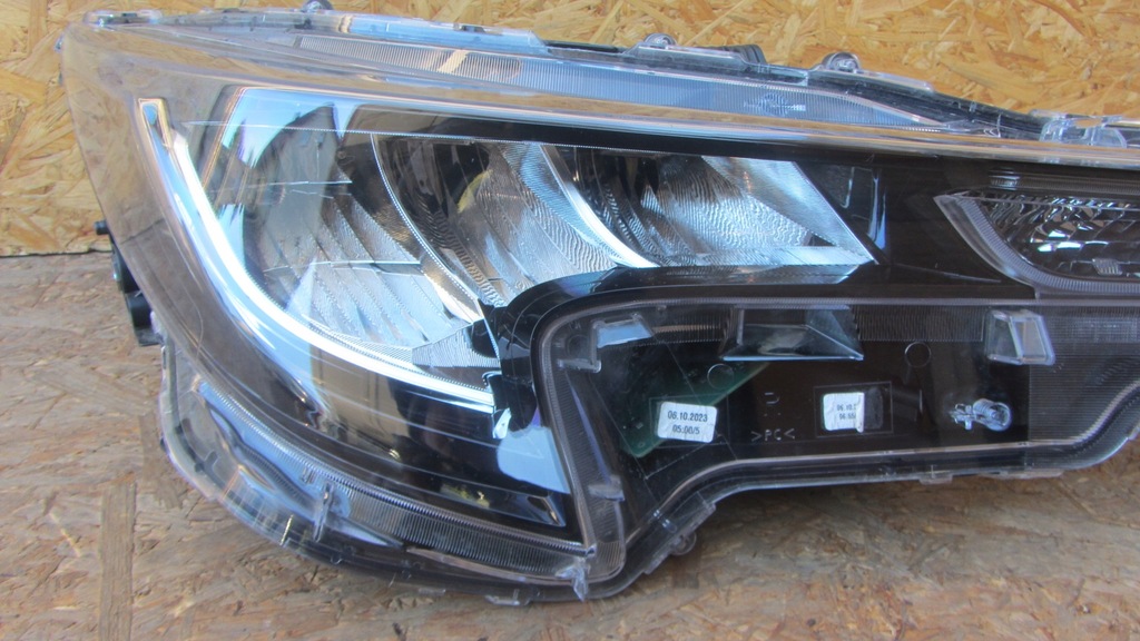 Przednia Prawa Lampa TOYOTA COROLLA E21 FULL LED HB KOMBI Product image