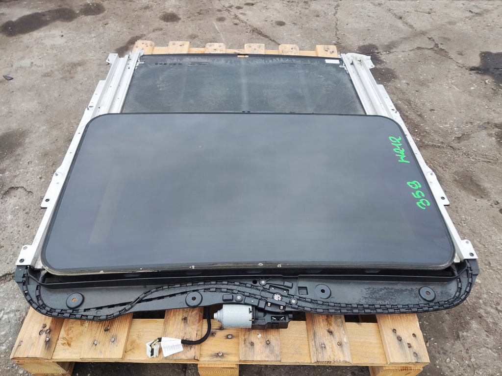 MERCEDES W212 GEAM DE ACOPEȘ PANORAMĂ A2127800540 Product image