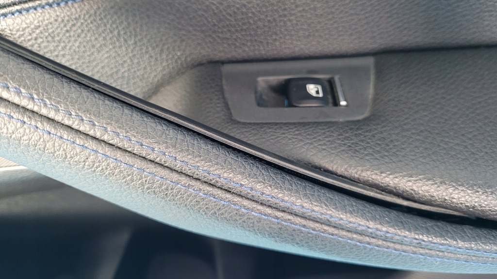 BMW 5' G31 540D XDRIVE PORTA LATERAL DREAPTA BANDA DECORATIVA PIELE Product image