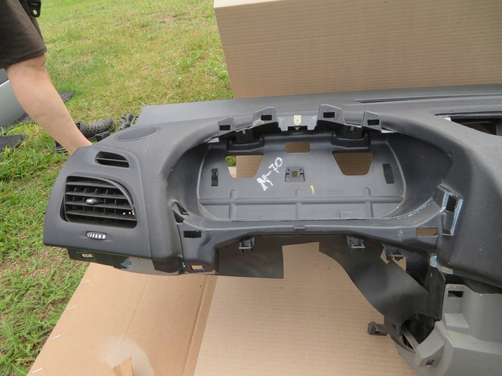 CONSOLA PERNE SCAUNE RENAULT FLUENCE Z.E. 985250008R Product image