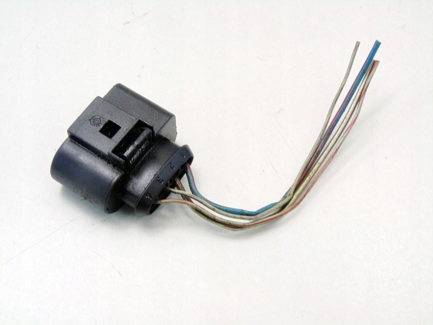 PLUG CUBE 1.2 1.4 1.6 1.8 FABIA I POLO N9 FOX ROOMSTER CORDOBA IBIZA Product image