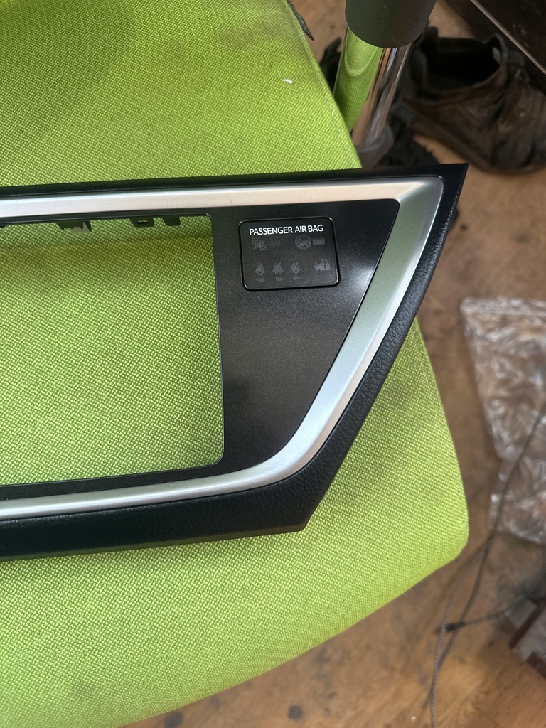 Cadru radio Toyota OE 55405-02430, 55405-02440 Product image