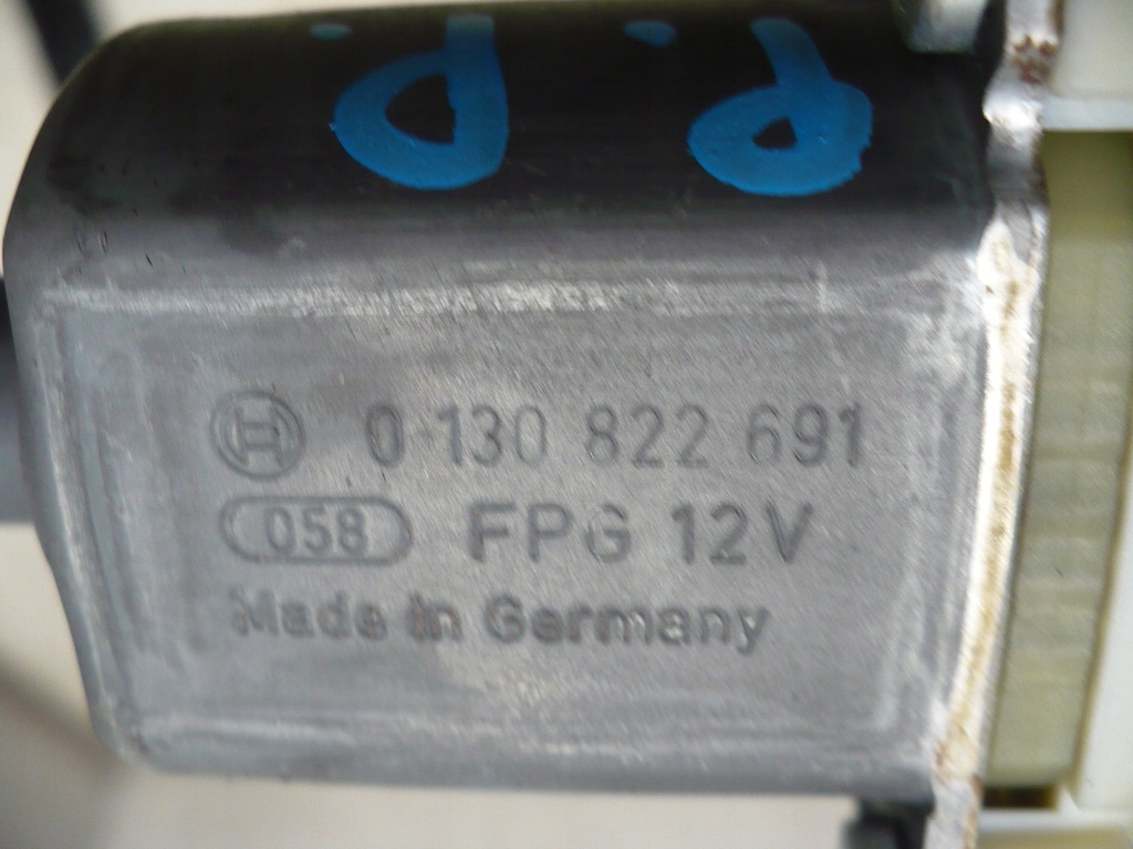 Mercedes motor de parbriz din față dreapta Product image