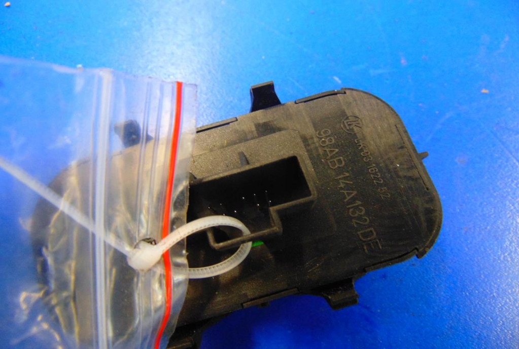 Ford Focus MK1 1.6 16V Comutator de sticlă LK03162252 Product image