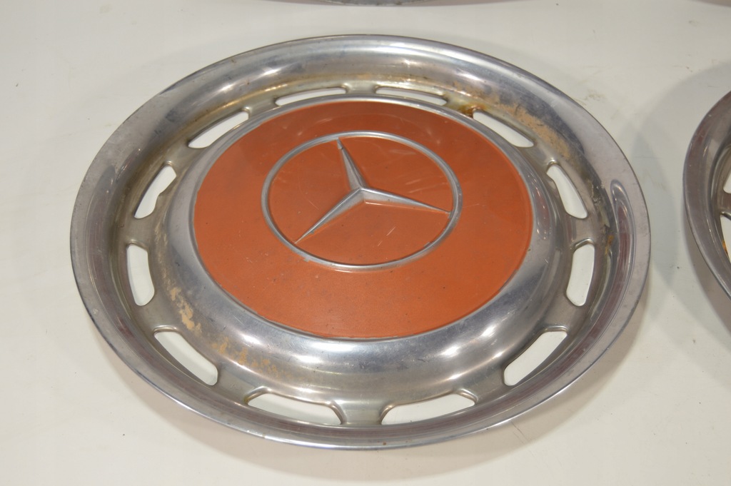 MERCEDES HUBCAPS W123 W115 W116 W108 SET ORIGINAL METAL Product image