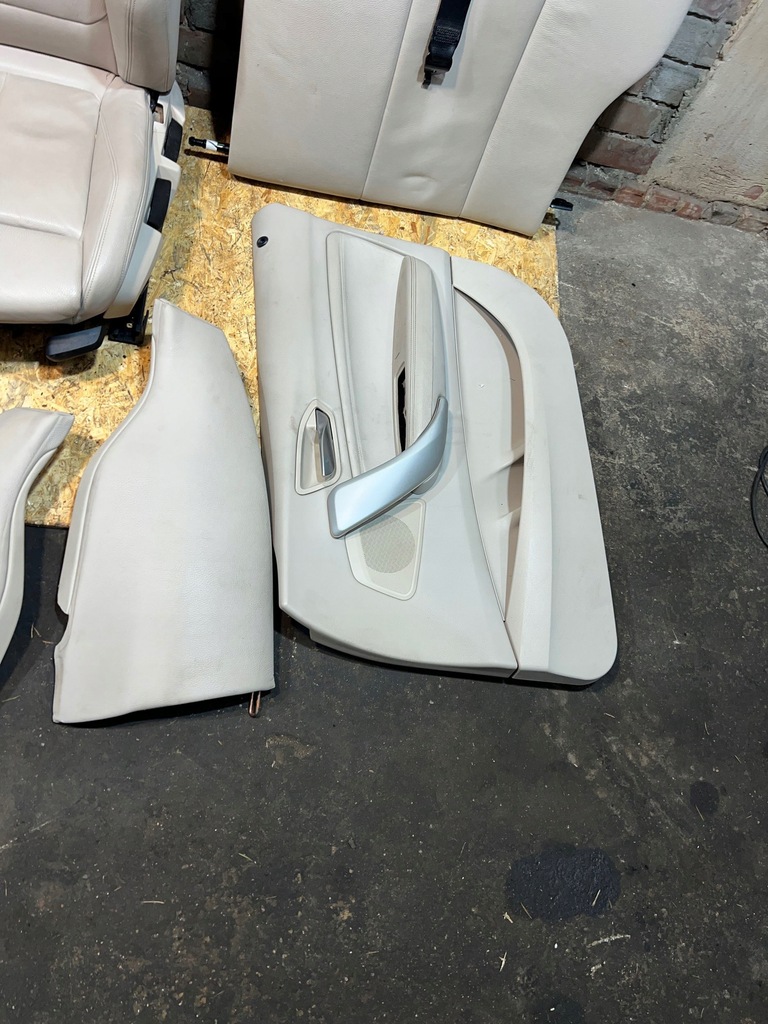 SCAUNE BMW 1 F20 UK, SET PIELE NEINCALZITĂ OYSTER, VERSIUNEA ENGLISH Product image