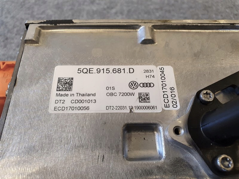 VW E GOLF 5QE915681D STAȚIE DE ÎNCARCARE HIBRID OE Product image