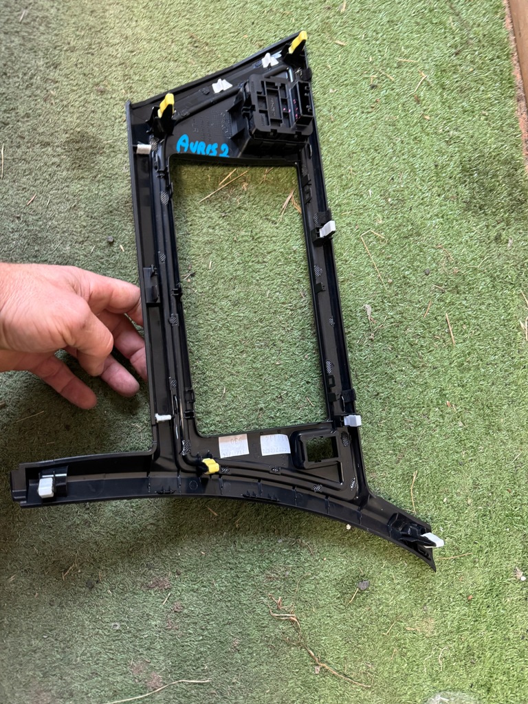 CADRU CAPAC RADIO TOYOTA AURIS II 55405-02430 Product image
