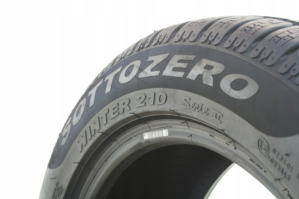 2 Używane Opony Zimowe 205/55R17 Pirelli Sottozero Winter 210 RSC RUN FLAT Product image