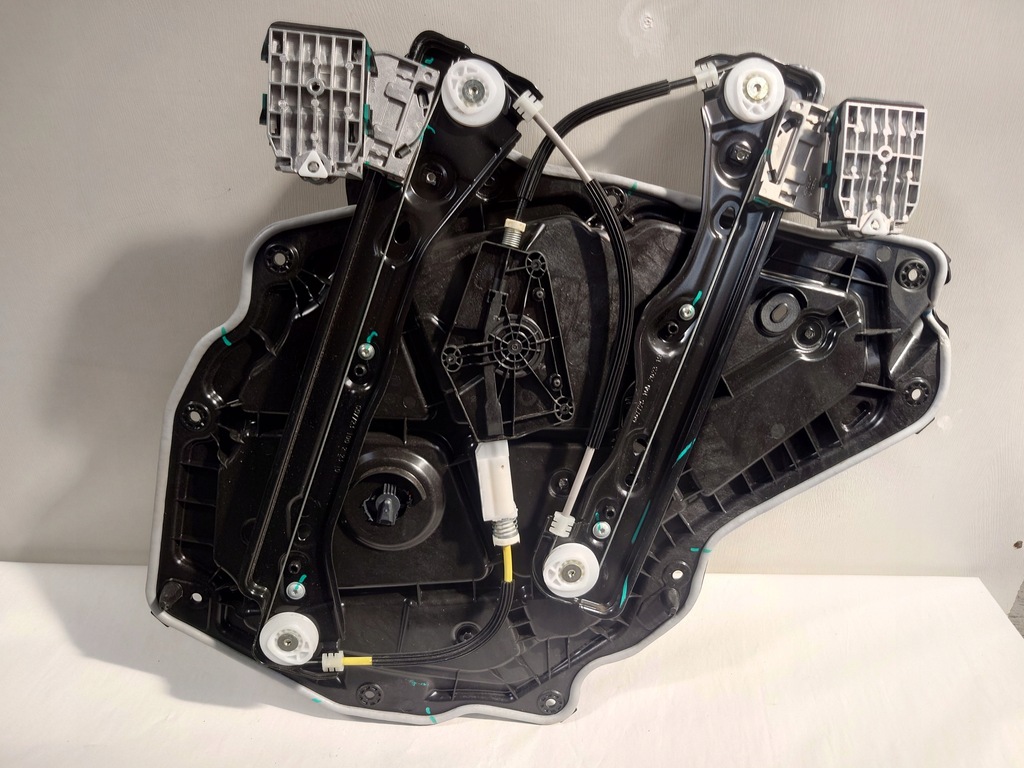 Tesla Model Y 20- Mecanismul de parbriz de ridicare față 1495509-97-E Product image