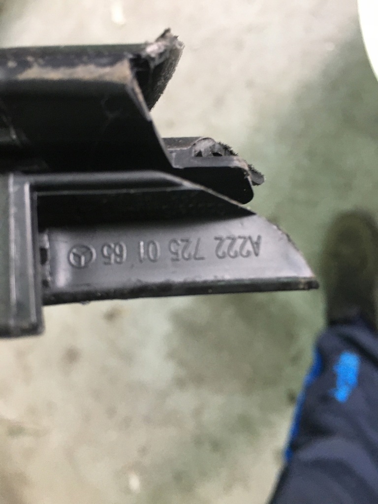 Șină de etanșare ușă stânga față A2227250165 Product image