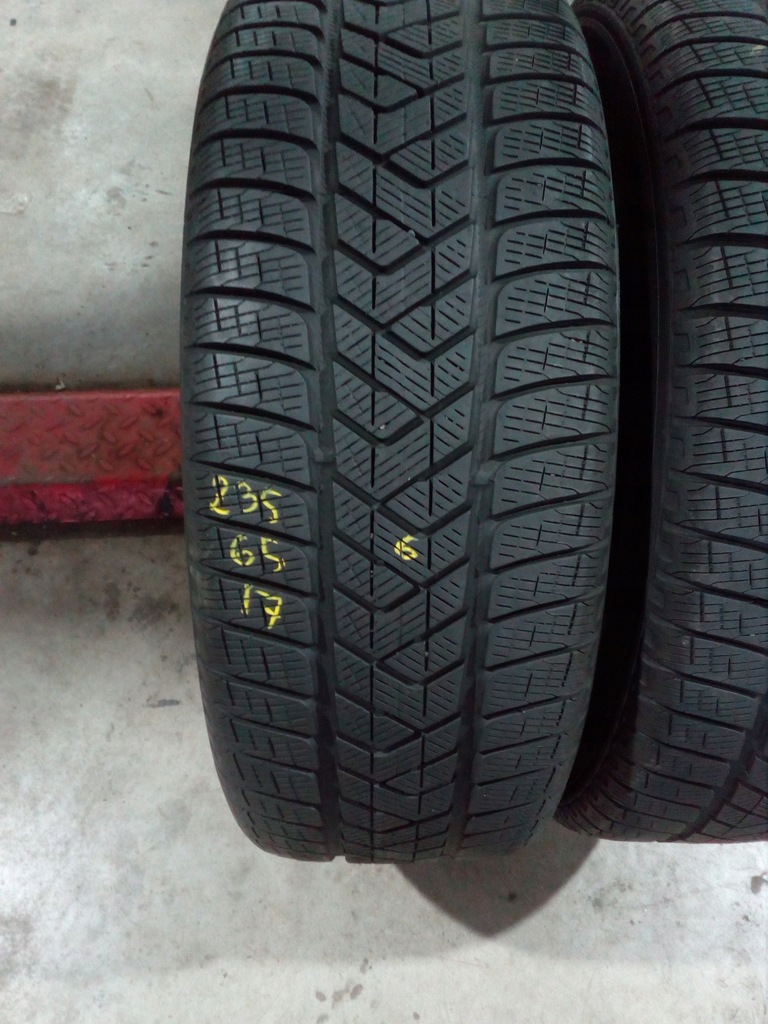 2 buc. 235/65R17 PIRELLI SCORPION WINTER 6MM!! 2022R. Product image