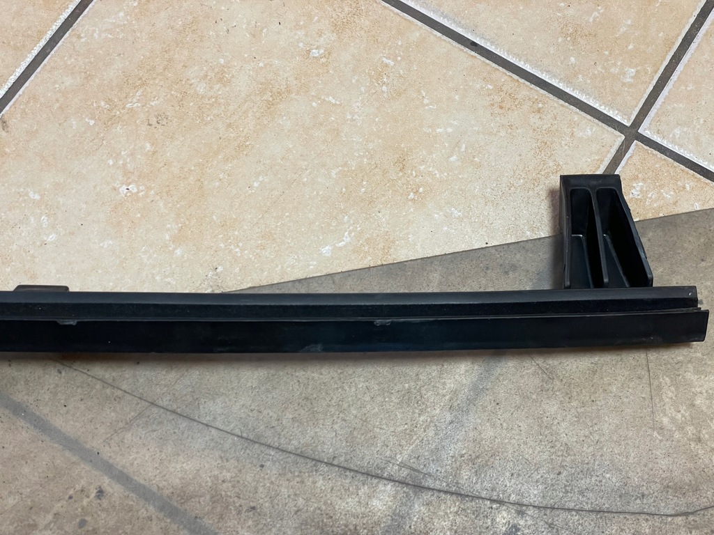 Hyundai OE 83520-2L000 ghidaj geam spate dreapta I30 Product image