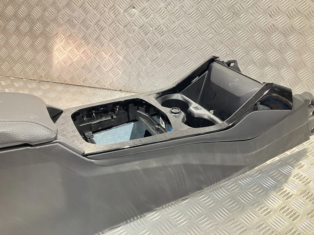 COTIERA CENTRAL TUNEL F44 GRAN COUPE UK Product image