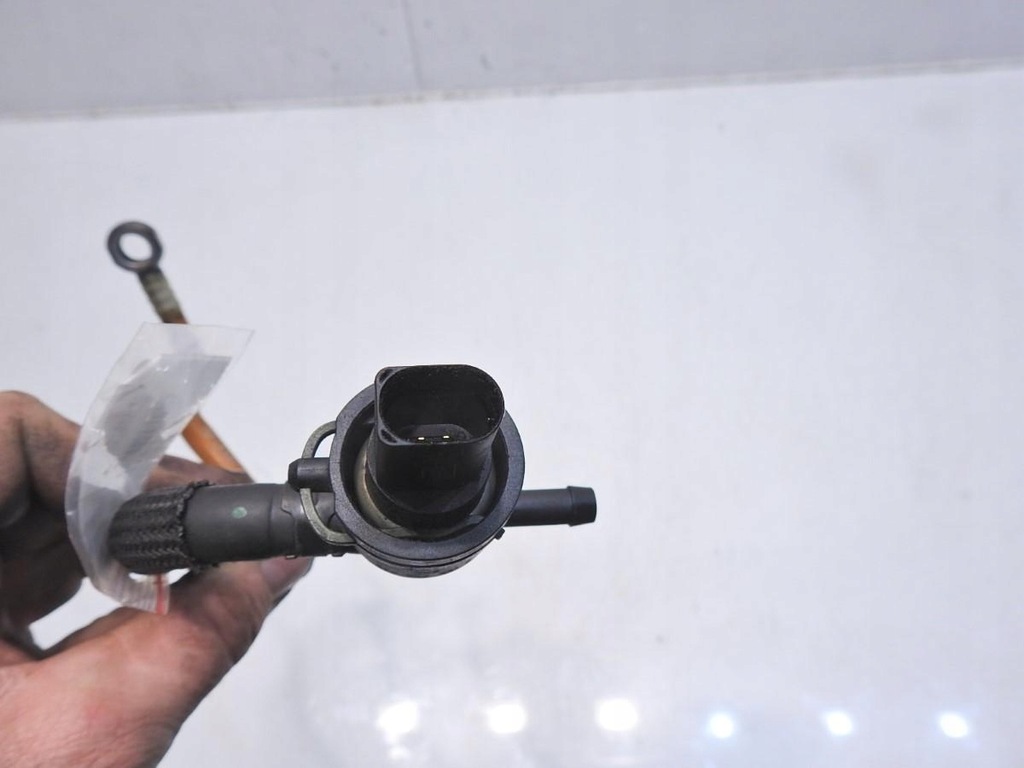 CABLUL SENZOR TEMPERATURA CARBURANT AUDI A6 C6 2.7 TDI 038906081B Product image