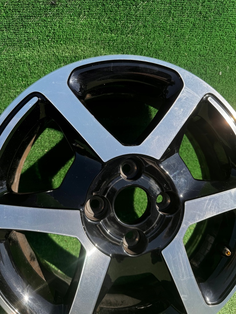 JANTA ALIE RENAULT TWINGO III 4X100 5.0" 15" ET 38 403005504R Product image