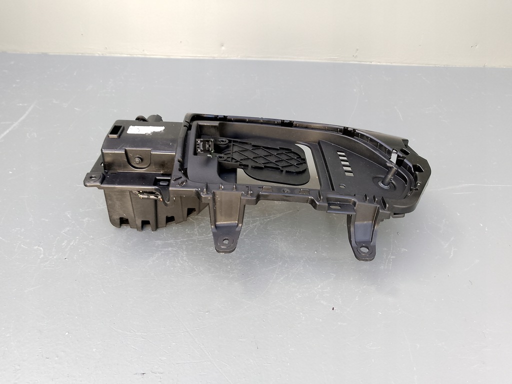 Hyundai Kona II EV 2022- Prize de încărcare a clapetei 863CCHF100 Product image