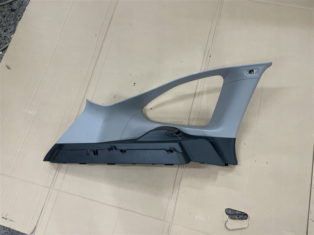 Pilon de plastic Capac portbagaj slănină stângă BMW F48 X1 Li Ridicați Product image