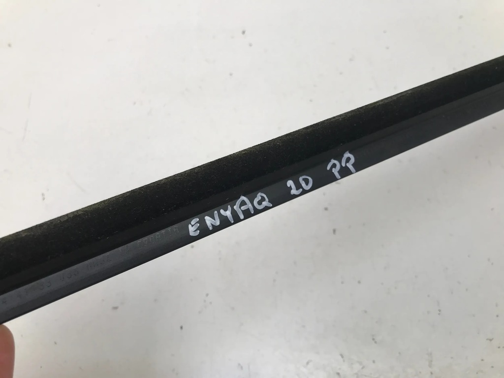 SKODA ENYAQ iV 2020 GARNITURA LAMA GEAMUL UȘIILOR FAȚĂ DREAPTA Product image
