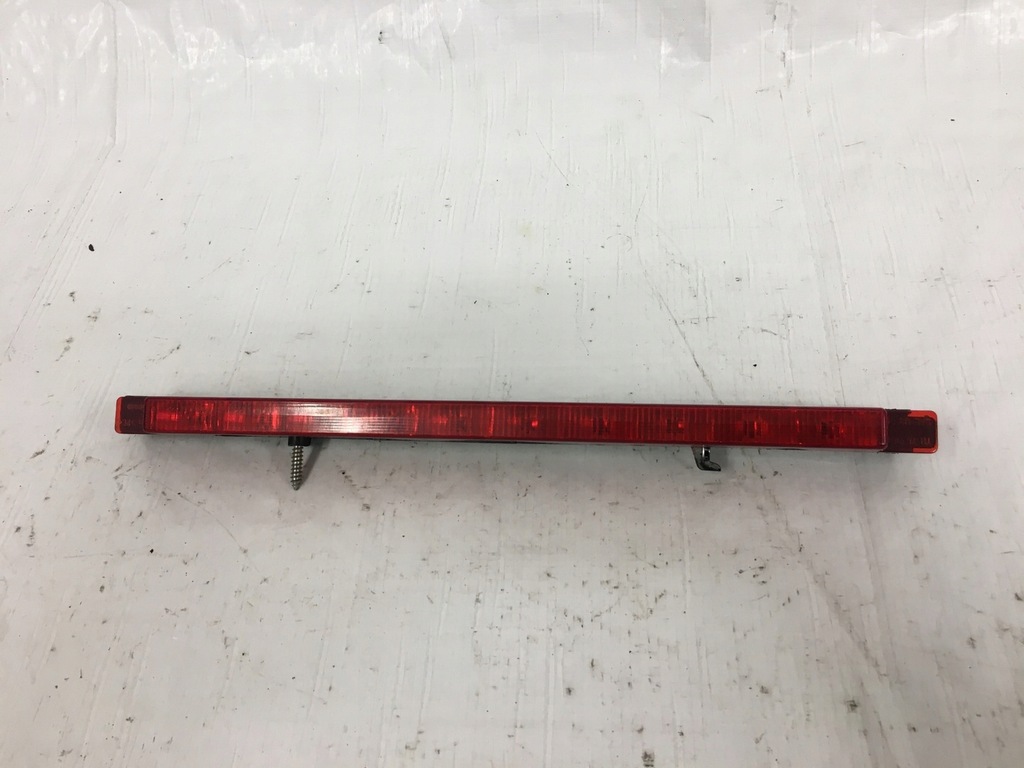 AUDI A4 B5 LAMPA A TREIA FRINA 8D9945097B Product image