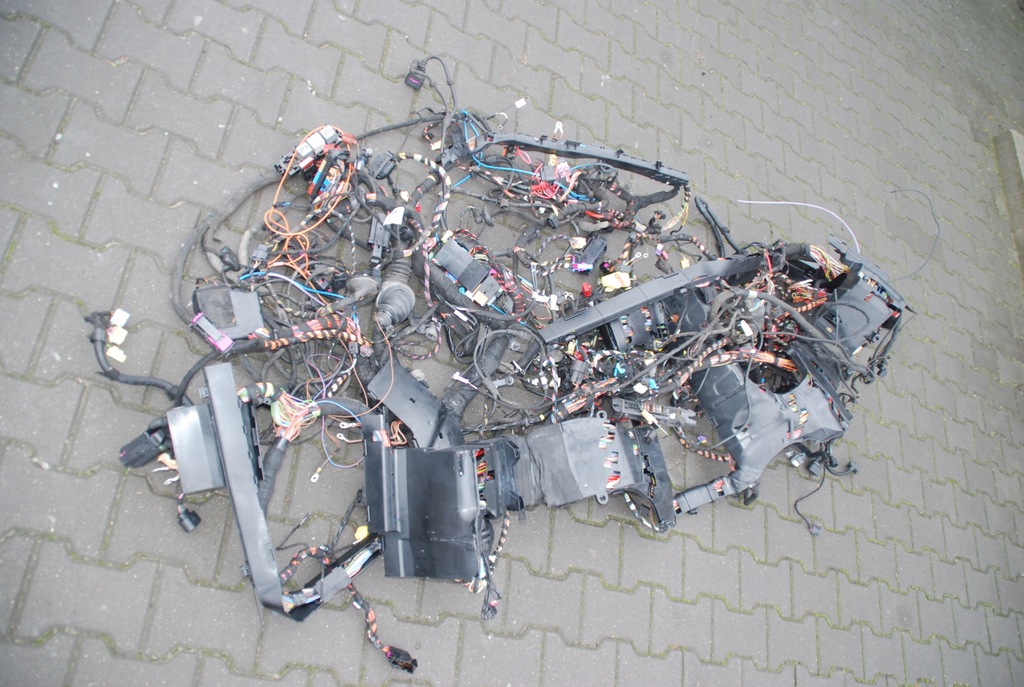 HAMARE, INSTALARE PRINCIPALA, CENTRU COMPARTIMENT MOTOR, AUDI A8 D3 6.0 W12 Product image