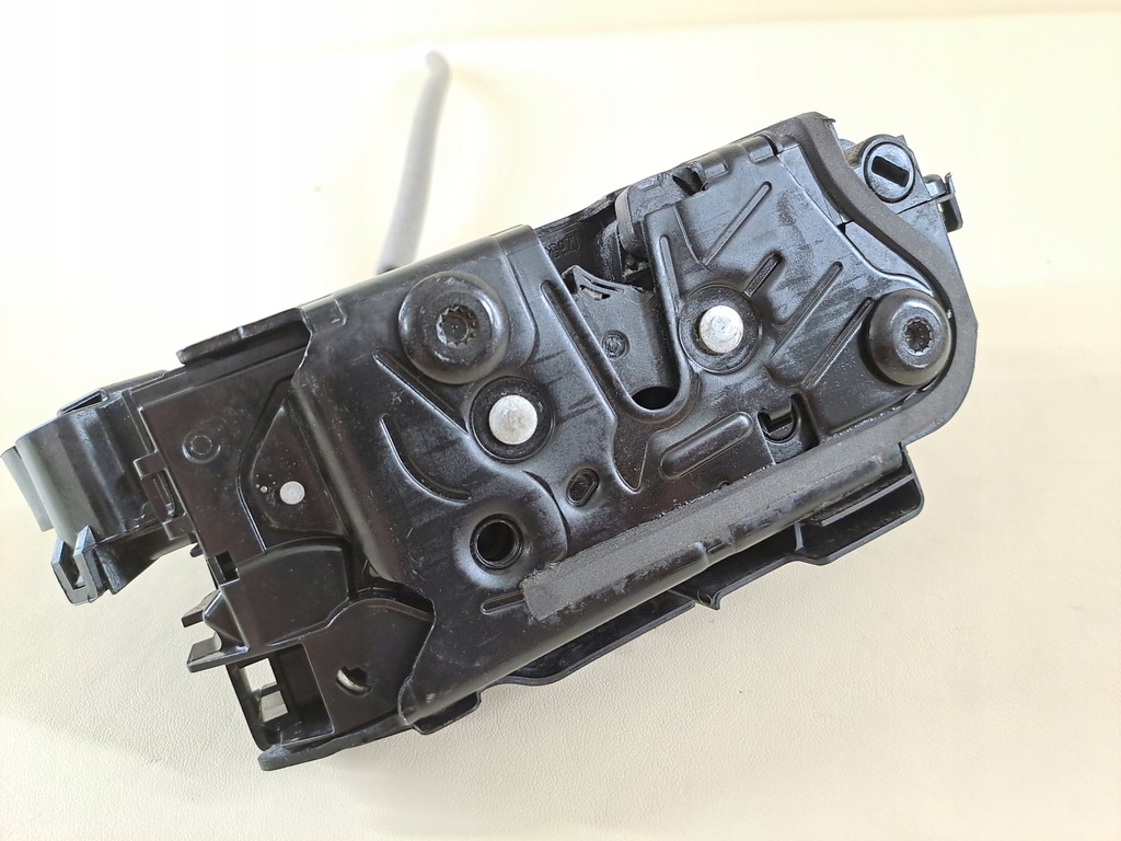 BLOCARE UȘI DREAPTA FAȚĂ, ȘURUBURI FAȚĂ DREAPTA, SKODA SUPERB 3 III 19 Product image