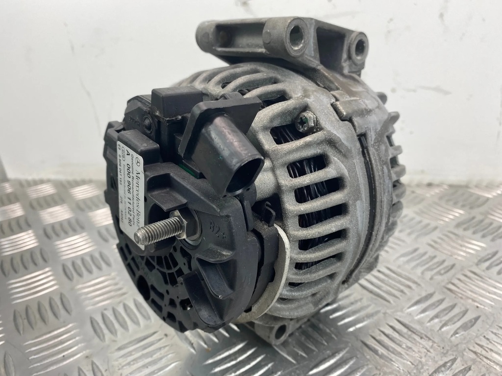 Mercedes-Benz E230 W211 ALTERNATOR A0009061102 Product image