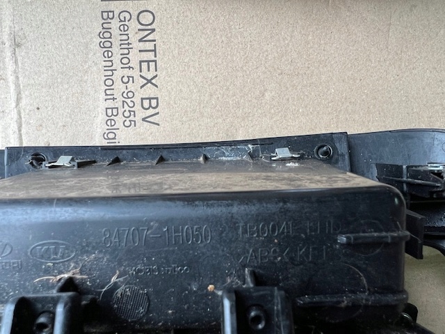 scrumieră Kia OE 84707-1H050EQ Product image