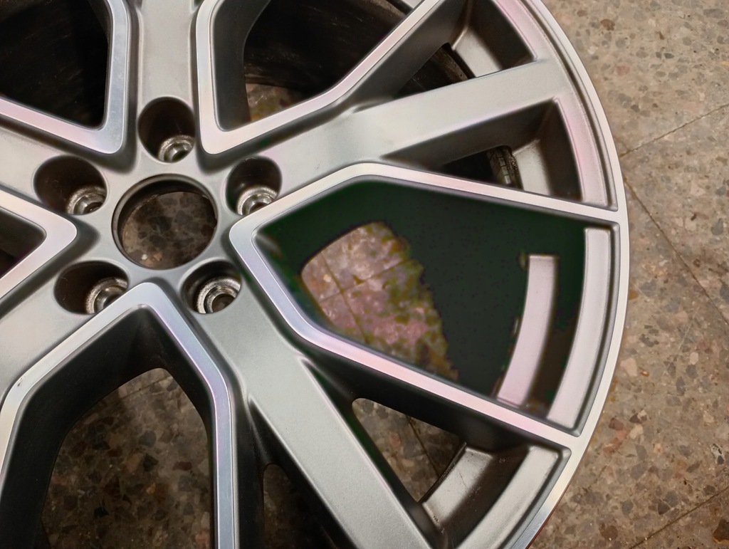 8W0601025DH Aluminum Rim 8.5JX19H2 ET40 5X112 AUDI SPORT A4 B9 8W A5 S5 Product image