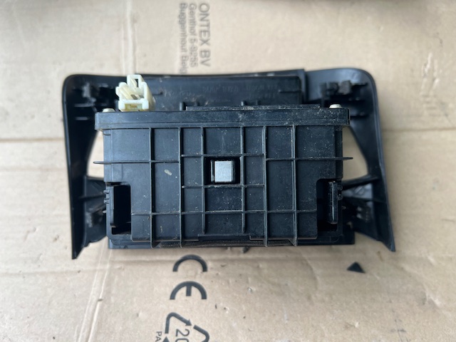scrumieră Kia OE 84707-1H050EQ Product image