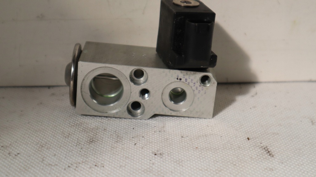 VOLVO V60 II 2.0 T6 SUPPA DE EXTENSIUNE HIBRID AER CONDITIONAT 31497261 Product image